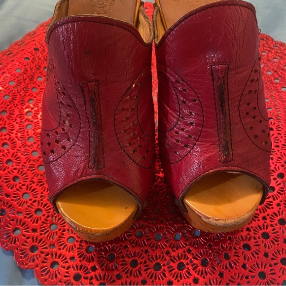 RELISTED  Vintage studded platform clogs - Picture 6 of 16